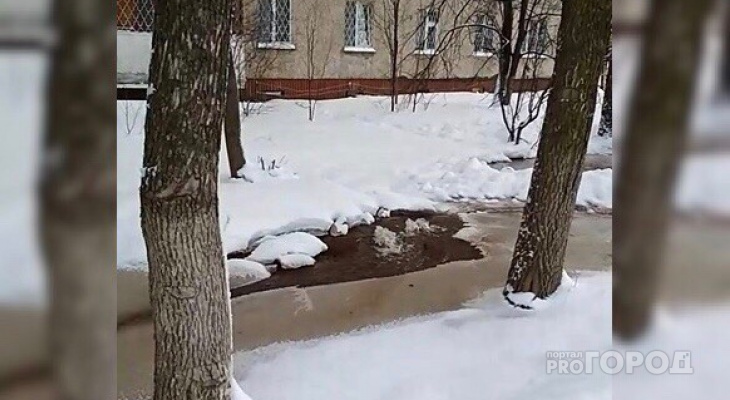 В Новоюжном районе Чебоксар прорвало трубу с холодной водой