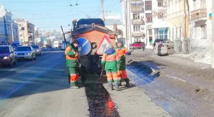 В Чебоксарах начался весенний ямочный ремонт