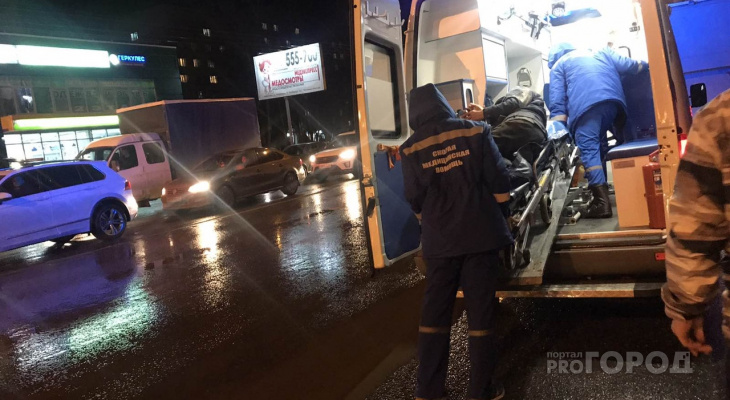 В Чебоксарах мужчина попал под колеса автобуса, не успев войти в салон