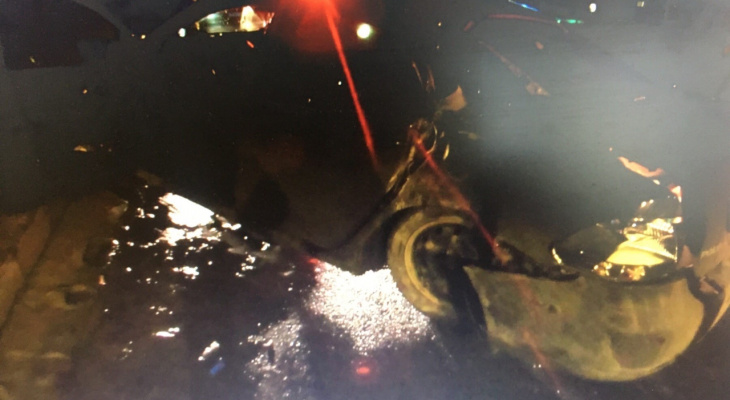 В Чебоксарах пострадала водитель «Volkswagen Polo», которая влетела в железобетонный столб