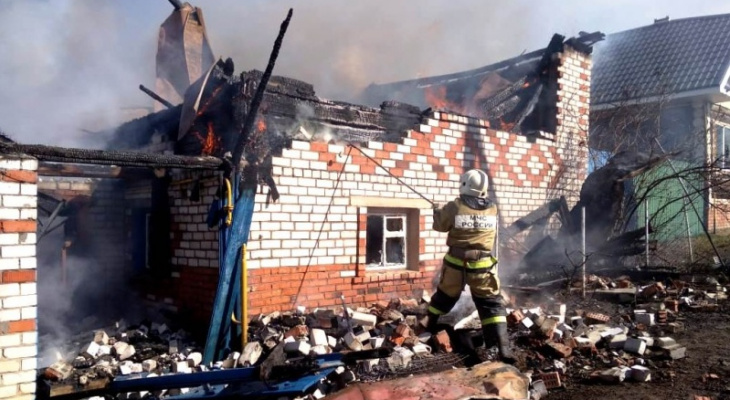 В Ядринском районе дом сгорел на Пасху из-за свечи