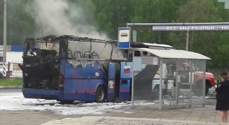 В МЧС назвали причину, по которой в Канаше сгорел пассажирский автобус
