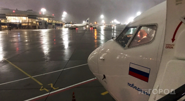 Самолет, летевший в Чувашию, экстренно приземлился в Москве