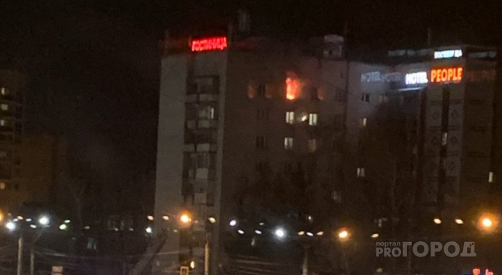 В Чебоксарах горит здание гостиницы