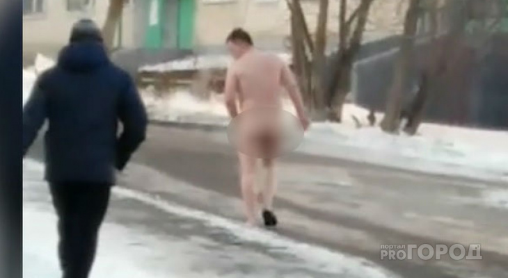 В Юго-Западном районе по дворам ходит голый мужчина