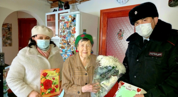 Прошла войну, 35 лет прослужила в полиции: чебоксарка отметила 104-летие Прошла войну, 35 лет прослужила в полиции: чебоксарка отметила 104-летие