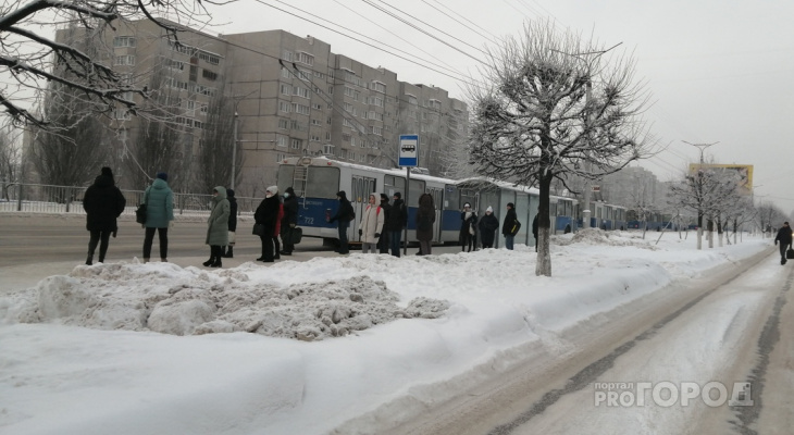 В Новоюжном районе встали троллейбусы В Новоюжном районе встали троллейбусы