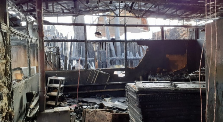 В Чебоксарах сгорел комиссионый магазин