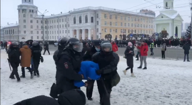 На митинге в Чебоксарах проходит массовое задержание участников На митинге в Чебоксарах проходит массовое задержание участников