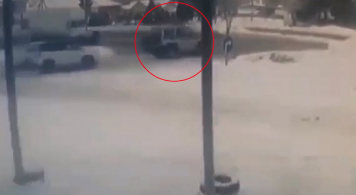 В Кугесях грузовик на полном ходу влетел в легковушку и полицейский УАЗ В Кугесях грузовик на полном ходу влетел в легковушку и полицейский УАЗ