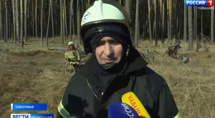 Николаев переоделся в пожарного и пошел тушить лес: 