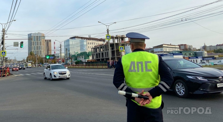 По новым ПДД водителей могут начать штрафовать за лампочку ошибки и сломанный бампер