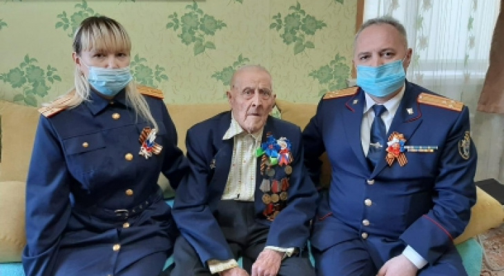В Батыревском районе поздравили 100-летнего ветерана войны: 