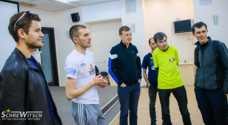 Чебоксарец, пробежавший всю страну, показал землякам шесть пар своих кроссовок Чебоксарец, пробежавший всю страну, показал землякам шесть пар своих кроссовок