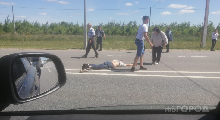 В Чебоксарском районе на трассе М7 иномарка сбила мужчину В Чебоксарском районе на трассе М7 иномарка сбила мужчину