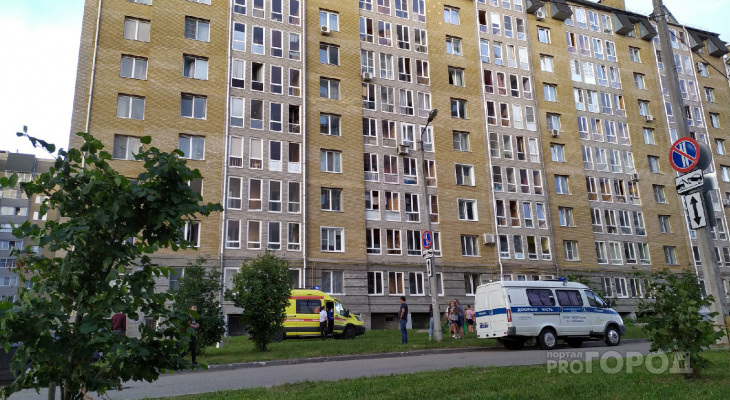 В Благовещенском микрорайоне из окна выпал мужчина В Благовещенском микрорайоне из окна выпал мужчина