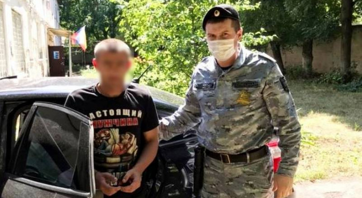 Алиментщик задолжал 630 тысяч рублей: его забрали на выходе из колонии Алиментщик задолжал 630 тысяч рублей: его забрали на выходе из колонии
