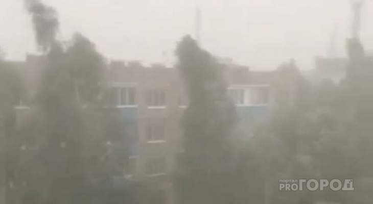 После долгой жары на Канаш обрушился мощный ливень с ураганом После долгой жары на Канаш обрушился мощный ливень с ураганом
