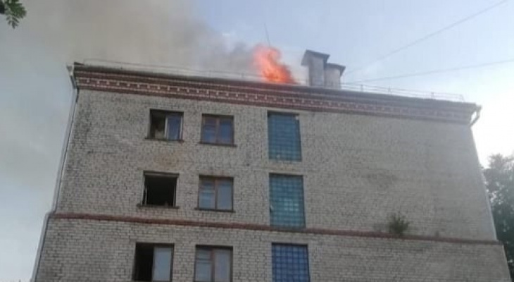 Пожар в новочебоксарской пятиэтажке начался по вине человека: возбуждено уголовное дело Пожар в новочебоксарской пятиэтажке начался по вине человека: возбуждено уголовное дело