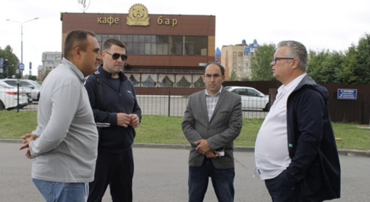 Чиновники осмотрели дворы Северо-Западного района Чиновники осмотрели дворы Северо-Западного района