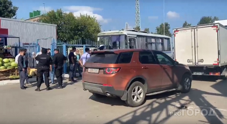 На Николаевском рынке в Чебоксарах полицейские проводят рейд На Николаевском рынке в Чебоксарах полицейские проводят рейд