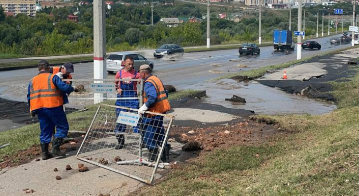 В Чебоксарах прорвало канализацию: власти занялись устранением последствий