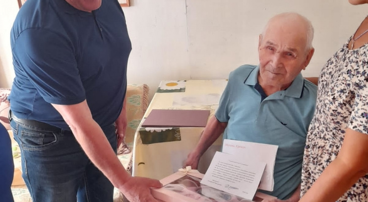 Ветеран из деревни Аранчеево отметил 100-летний юбилей: "Всем мирного неба над головой" Ветеран из деревни Аранчеево отметил 100-летний юбилей: "Всем мирного неба над головой"