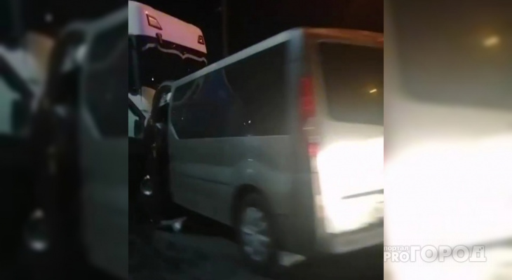 Микроавтобус врезался в фуру в Нижегородской области: "Сказали, что это был BlaBlaCar из Чебоксар" Микроавтобус врезался в фуру в Нижегородской области: "Сказали, что это был BlaBlaCar из Чебоксар"