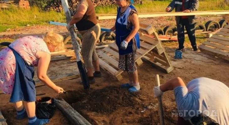В Моргаушском районе местные жители на свои деньги построили детскую площадку: “Кто-то давал по 500 рублей, кто-то по 1000 рублей” В Моргаушском районе местные жители на свои деньги построили детскую площадку: “Кто-то давал по 500 рублей, кто-то по 1000 рублей”