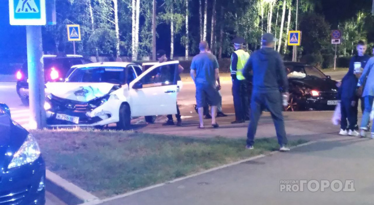 В Новоюжном районе "Гранта" влетела в столб: в машине был ребенок В Новоюжном районе "Гранта" влетела в столб: в машине был ребенок