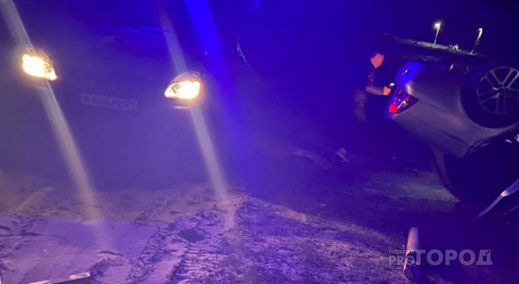В Чувашии "Приора" снесла остановку: водитель погиб на месте В Чувашии "Приора" снесла остановку: водитель погиб на месте