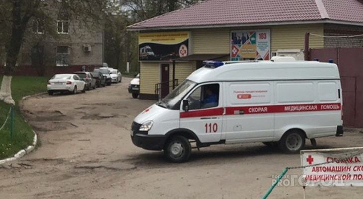 Осеннее обострение: чебоксарка выкидывала свои вещи с балкона Осеннее обострение: чебоксарка выкидывала свои вещи с балкона