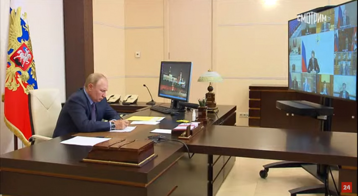 Привитый от коронавируса Путин ушел на самоизоляцию Привитый от коронавируса Путин ушел на самоизоляцию