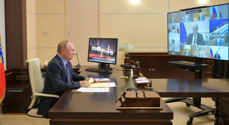 Путин: "Многие решения по социальному развитию инициировали депутаты ЕР" Путин: "Многие решения по социальному развитию инициировали депутаты ЕР"