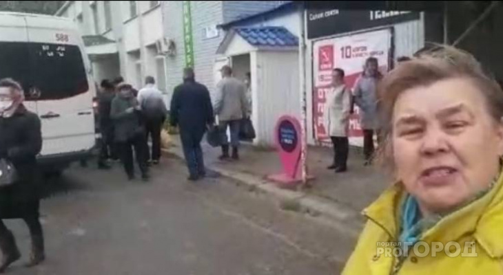 В Моргаушах закрыли автостанцию: “Там можно было согреться и сходить в туалет, а теперь мы мокнем под дождем” В Моргаушах закрыли автостанцию: “Там можно было согреться и сходить в туалет, а теперь мы мокнем под дождем”