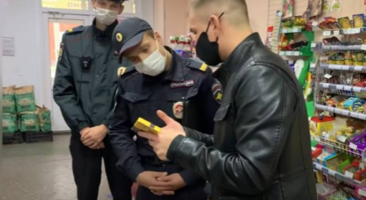 Чувашский "ревизорро" приехал в Алатырь в поисках просрочки: пришлось вызывать полицейских