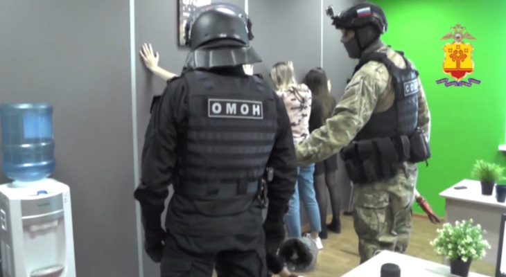 В Чувашии задержали риелторов-аферистов: в день их прибыль доходила до 600 тысяч рублей В Чувашии задержали риелторов-аферистов: в день их прибыль доходила до 600 тысяч рублей