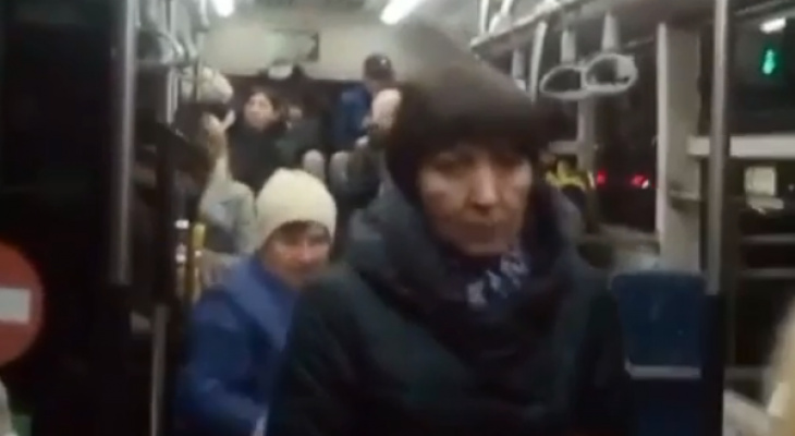 Чебоксарские пассажиры не хотят носить маски в автобусах: "На просьбы водителей отвечают хамством" Чебоксарские пассажиры не хотят носить маски в автобусах: "На просьбы водителей отвечают хамством"