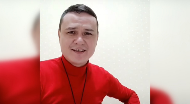 Какое время, такие и хиты: житель Чувашии сочинил песню о QR-кодах и новых реалиях Какое время, такие и хиты: житель Чувашии сочинил песню о QR-кодах и новых реалиях
