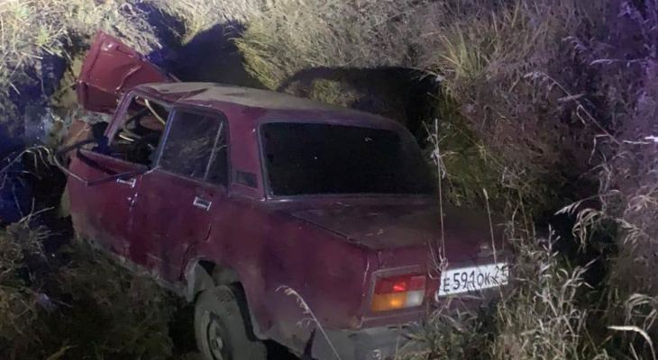 В Цивильском районе подростки гоняли на "пятерке" и попали в аварию: чудом остались живы В Цивильском районе подростки гоняли на "пятерке" и попали в аварию: чудом остались живы