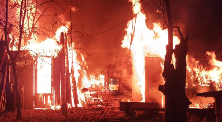 В Чебоксарском районе сгорела дача: на месте пепелища нашли тело человека