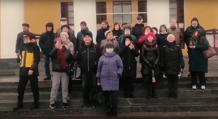 В Чебоксарах активисты пытались снять видеообращение к Путину на фоне театра