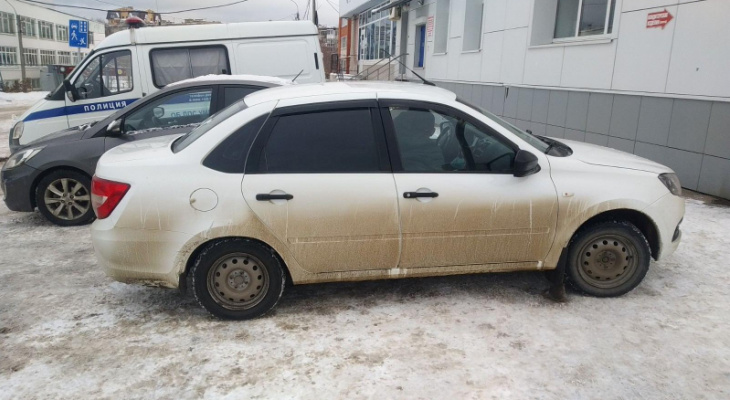 В Чебоксарах водитель "Лады" сдавал назад и сбил женщину