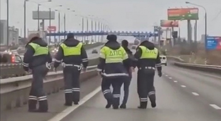 Житель Чувашии на BMW устроил гонки со стрельбой и 10 поврежденными машинами в Москве
