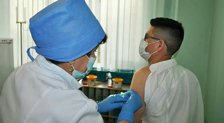 Минздрав России сообщил, когда в больницах появится подростковая вакцина “Спутник М”