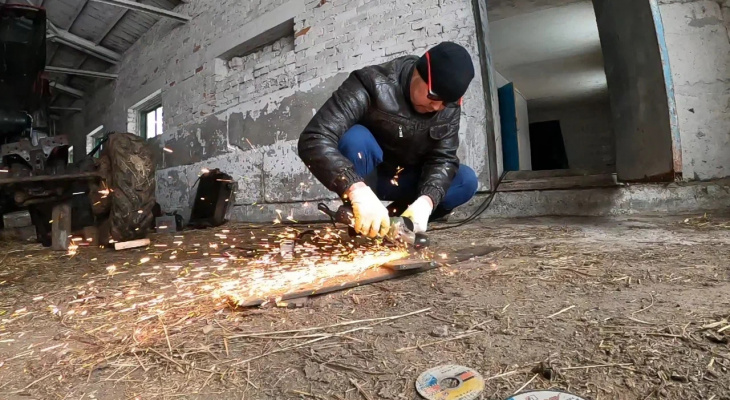 Моргаушский сварщик снимает YouTube-ролики про агротехнику и реставрирует тракторы: 