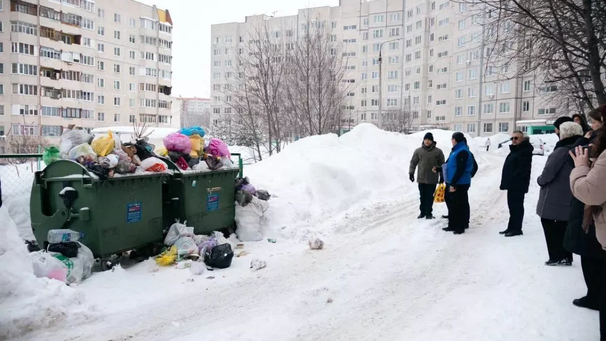 Власти Чебоксар объехали адреса, откуда больше всего поступает жалоб на переполненные контейнеры