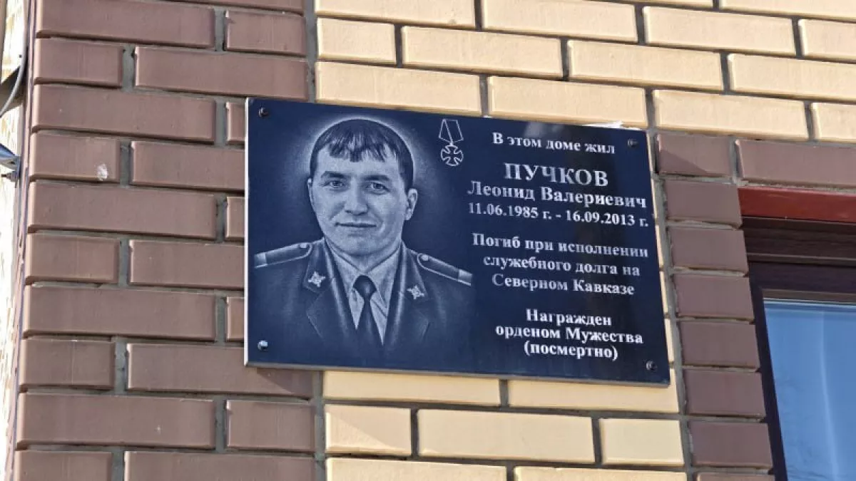 Погиб, защищая товарищей: мать героя из Чувашии поздравило все высшее руководство МВД региона