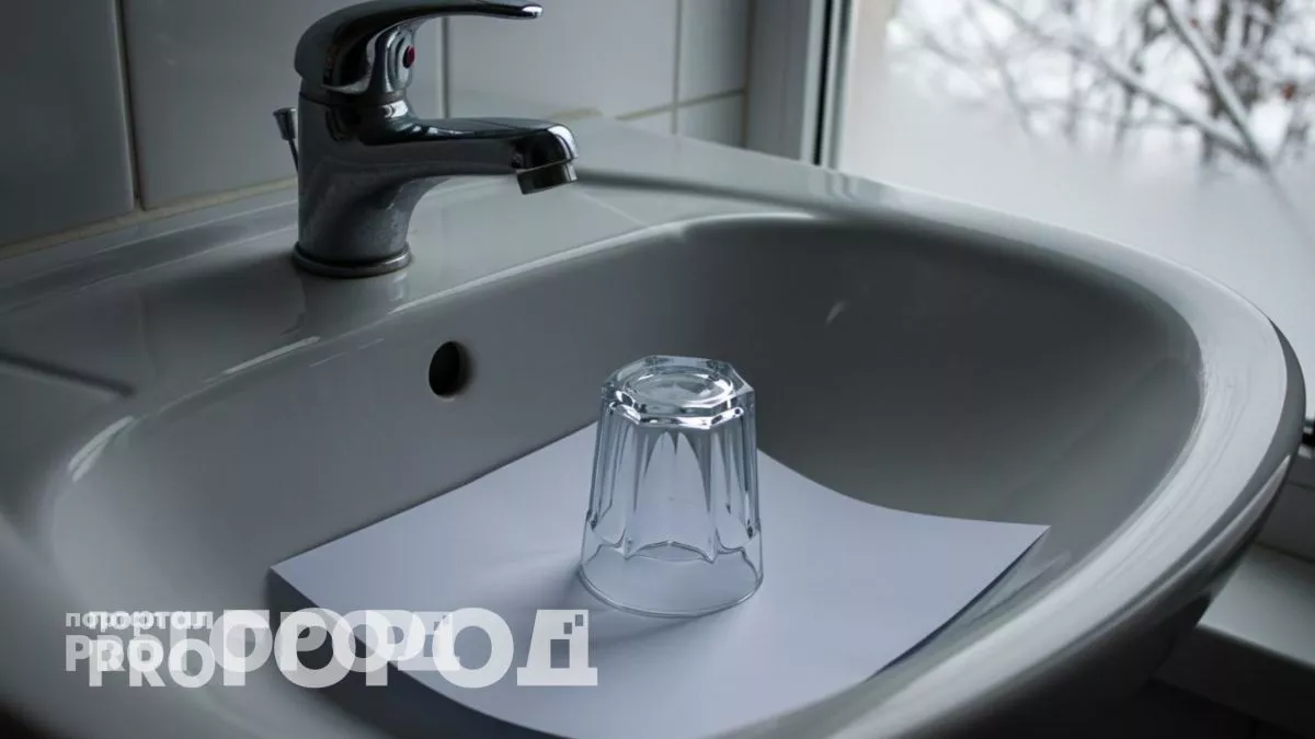 Когда уезжаю из дома, всегда кладу в раковину стакан и лист бумаги: радуюсь своей смекалке