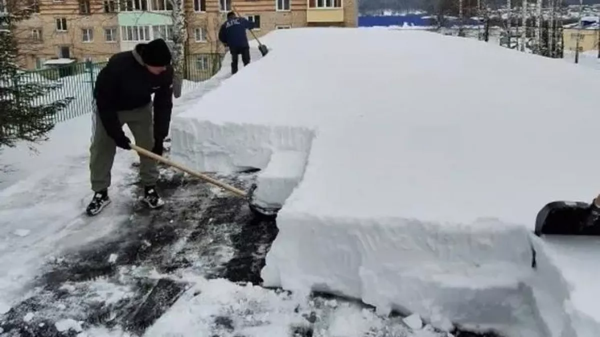 Сотрудники колонии спасли школьный тир от обрушения крыши